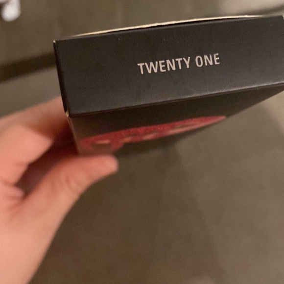 Kylie cosmetics lip kit in the shade twenty one - Picture 3 of 6